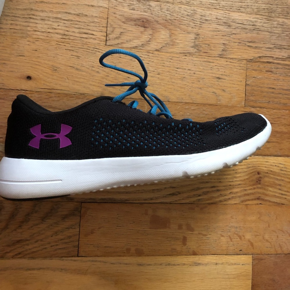 Under armor tennis shoes women size 8